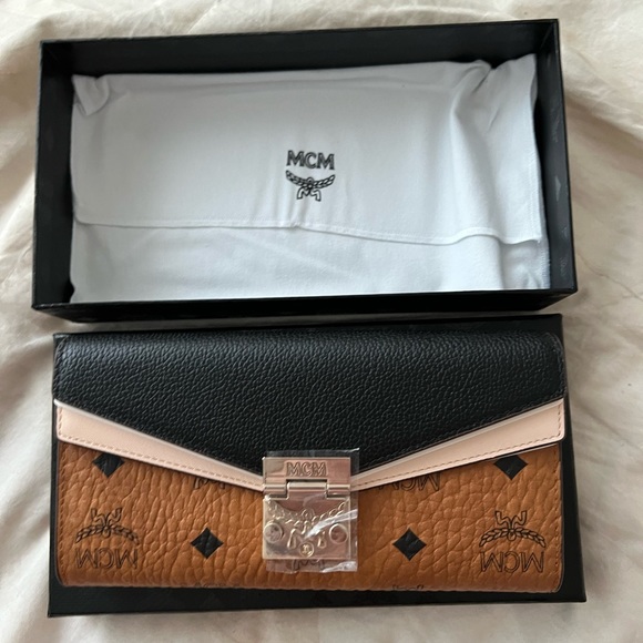 MCM Wallet on a Chain - Picture 3 of 7